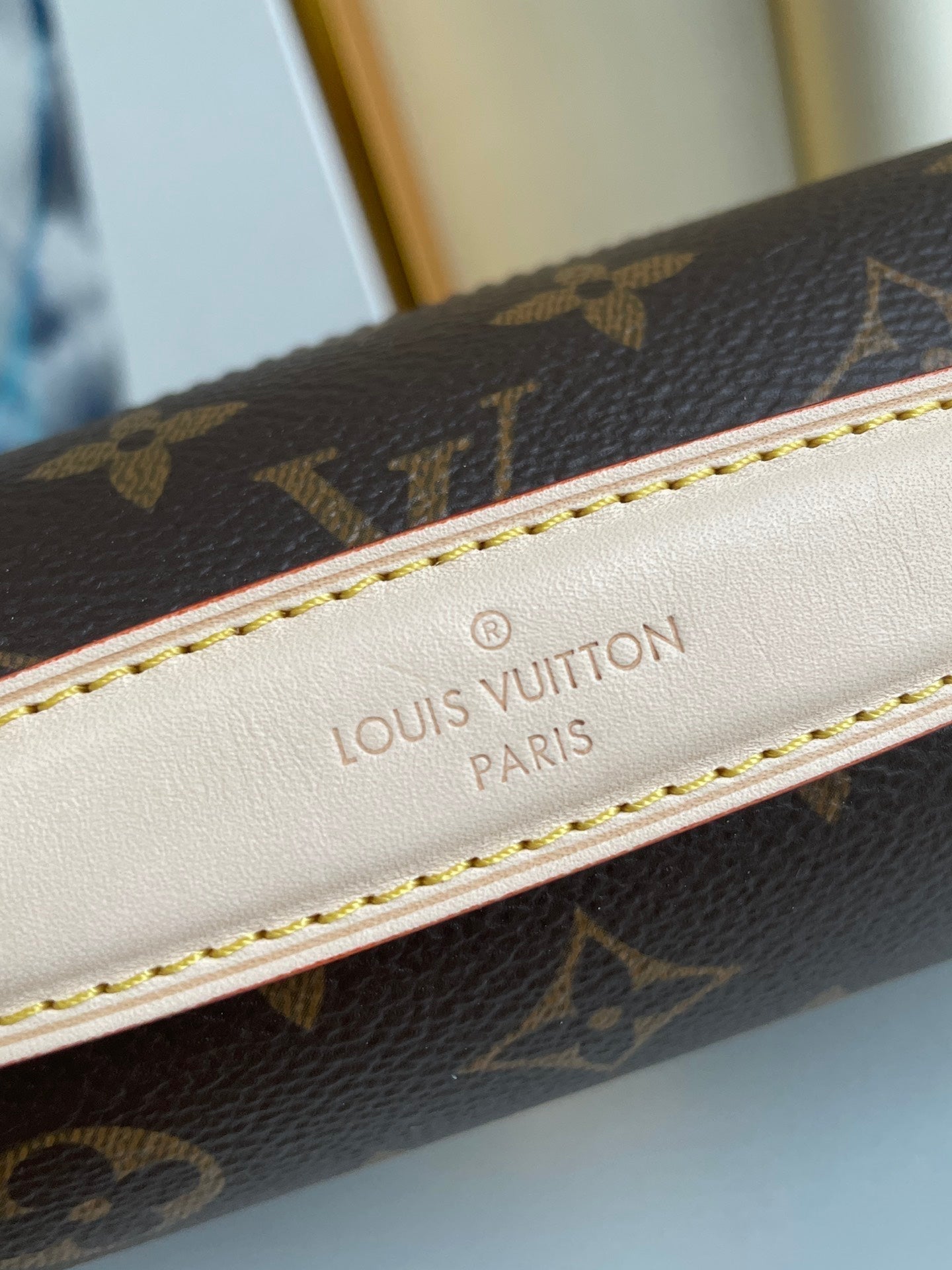 LV POCHETTE MÉTIS