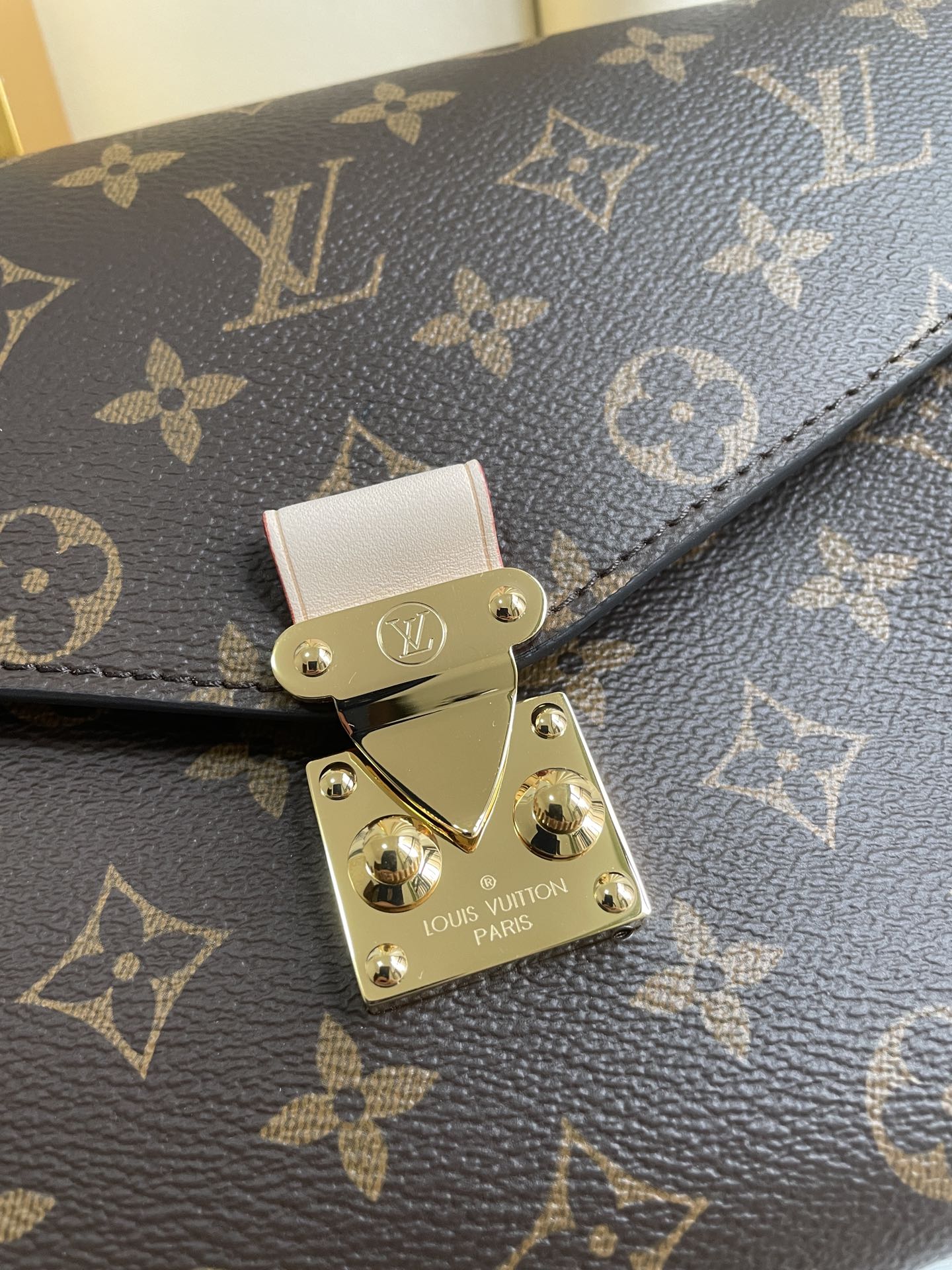 LV POCHETTE MÉTIS