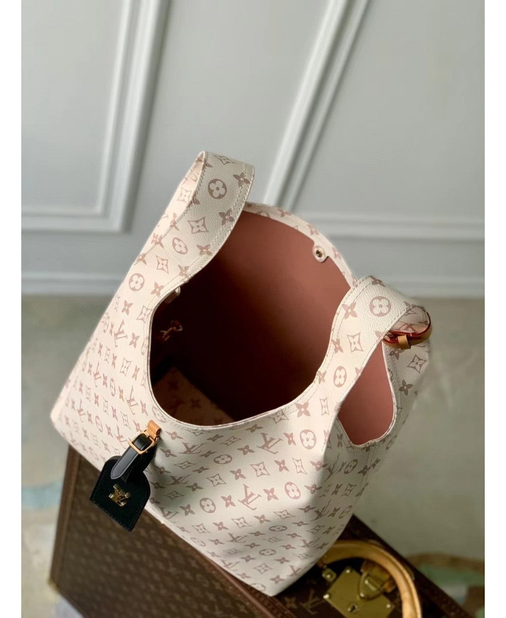 LOUIS VUITTON Atlantis GM